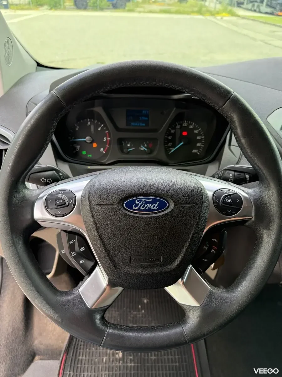 Ford Tourneo Custom Long Limited Edition 8k 2.2 114kW