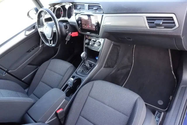 Image of Volkswagen Touran Comfortline Facelift EU6 2 85kW