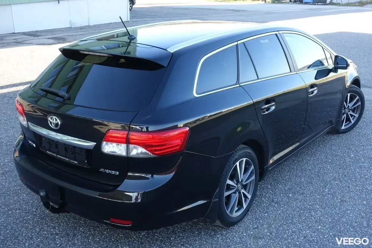 Toyota Avensis Touring Executive Facelift EU5 2 91kW