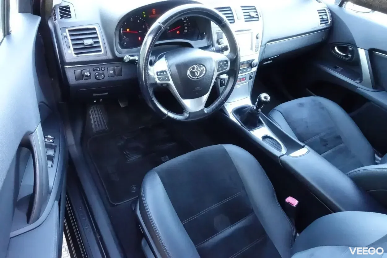 Toyota Avensis Touring Executive Facelift EU5 2 91kW