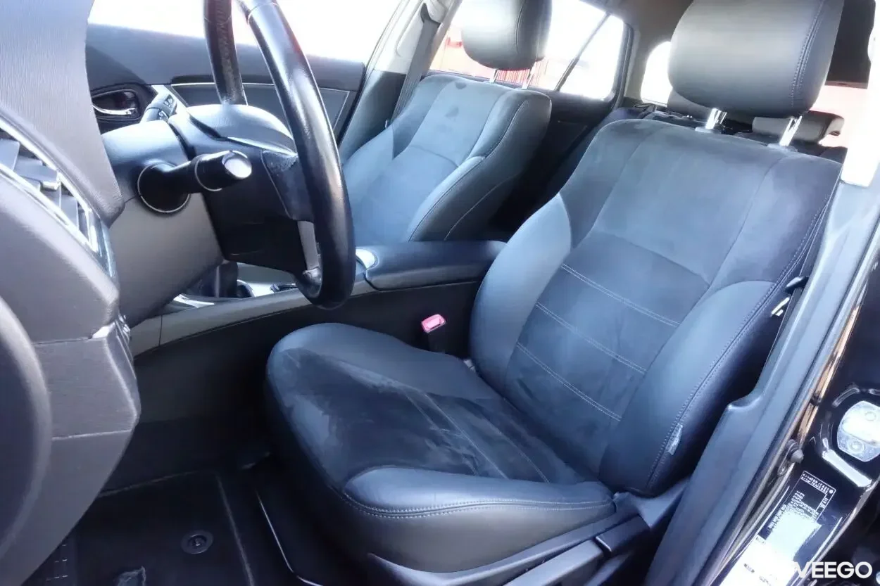 Toyota Avensis Touring Executive Facelift EU5 2 91kW