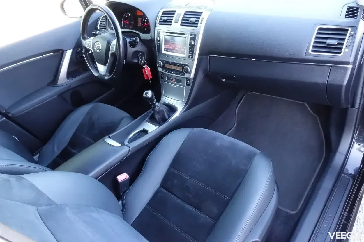 Toyota Avensis Touring Executive Facelift EU5 2 91kW