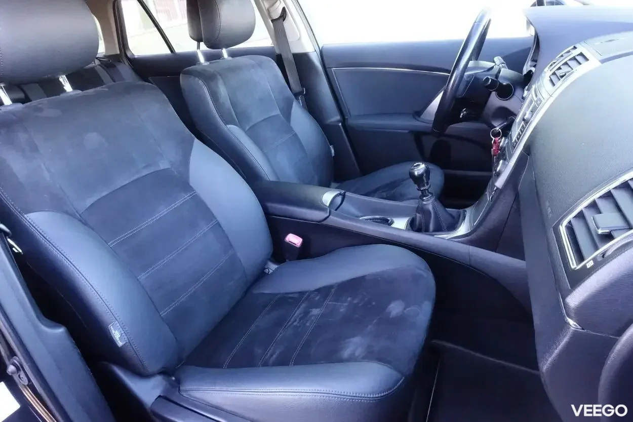 Toyota Avensis Touring Executive Facelift EU5 2 91kW