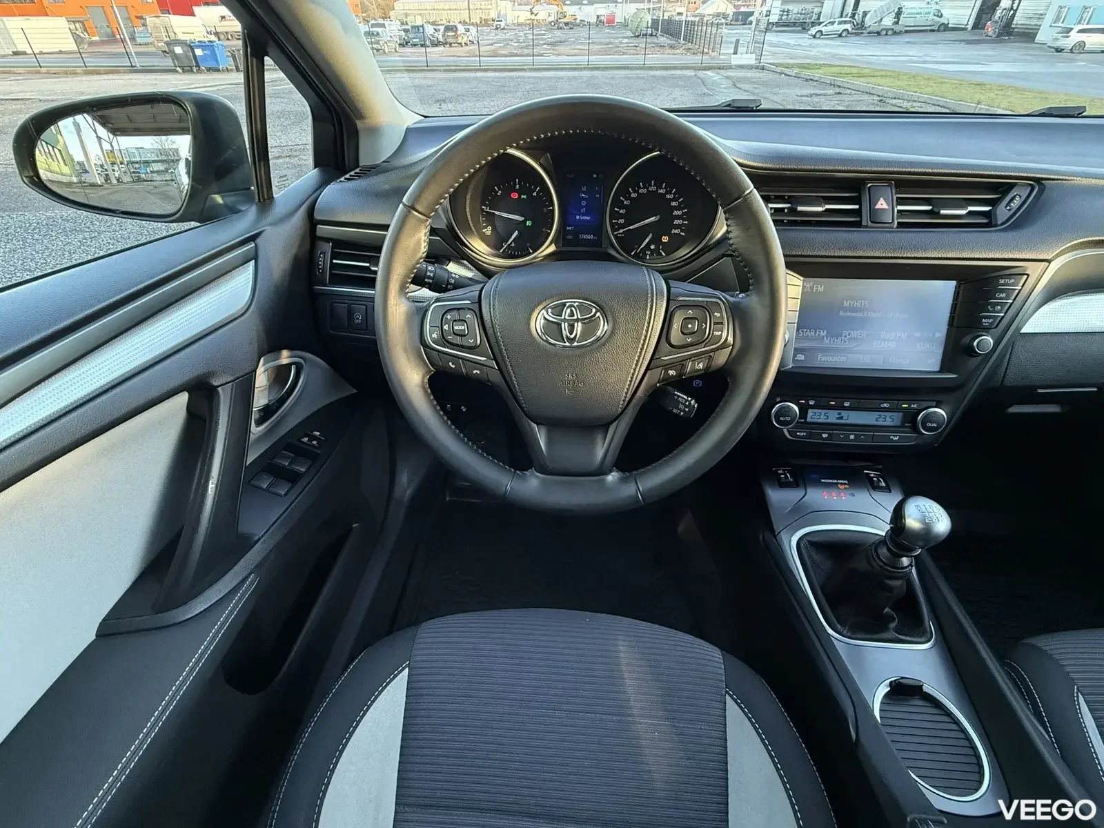 Toyota Avensis Touring Sports Facelift 2 105kW