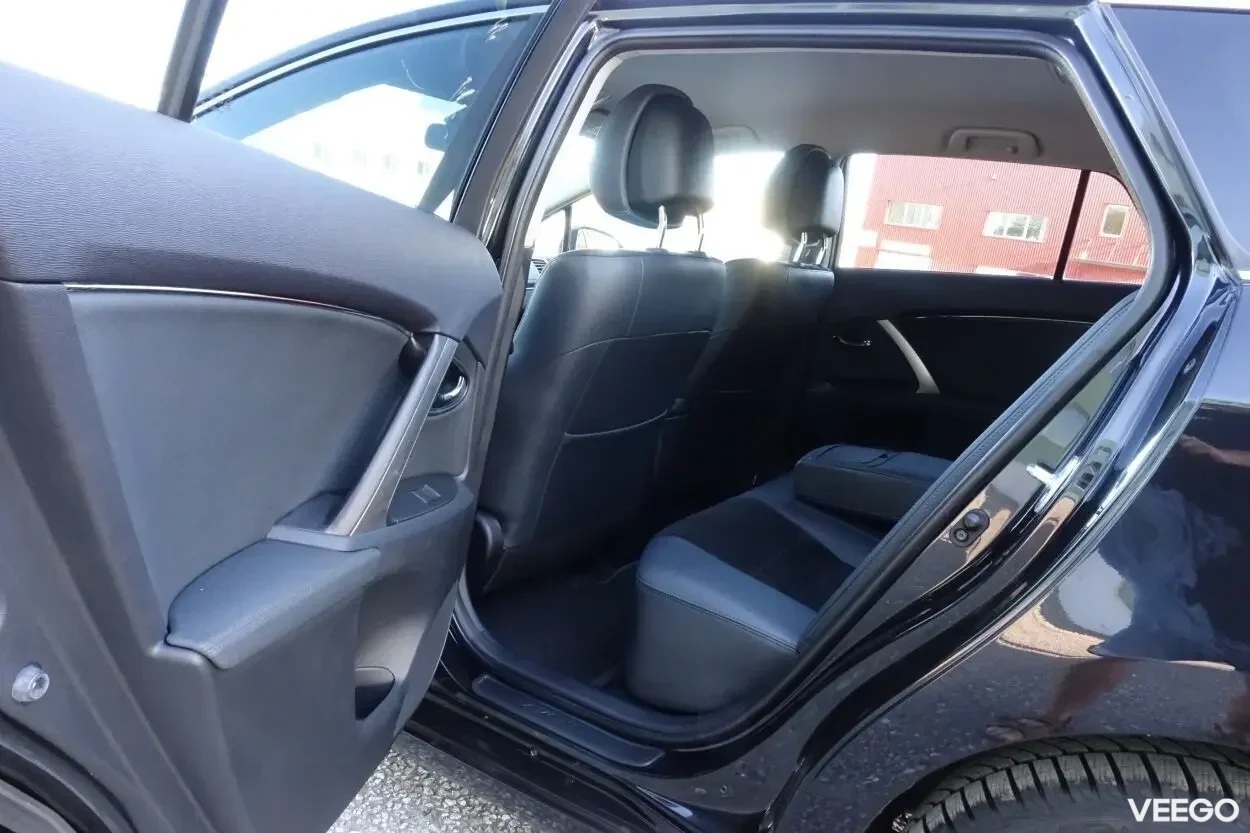 Toyota Avensis Touring Executive Facelift EU5 2 91kW