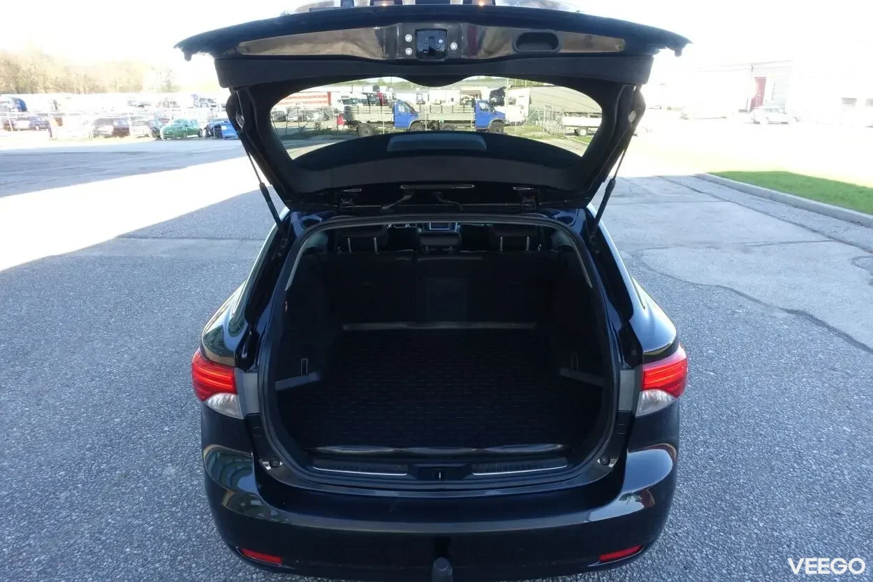 Toyota Avensis Touring Executive Facelift EU5 2 91kW