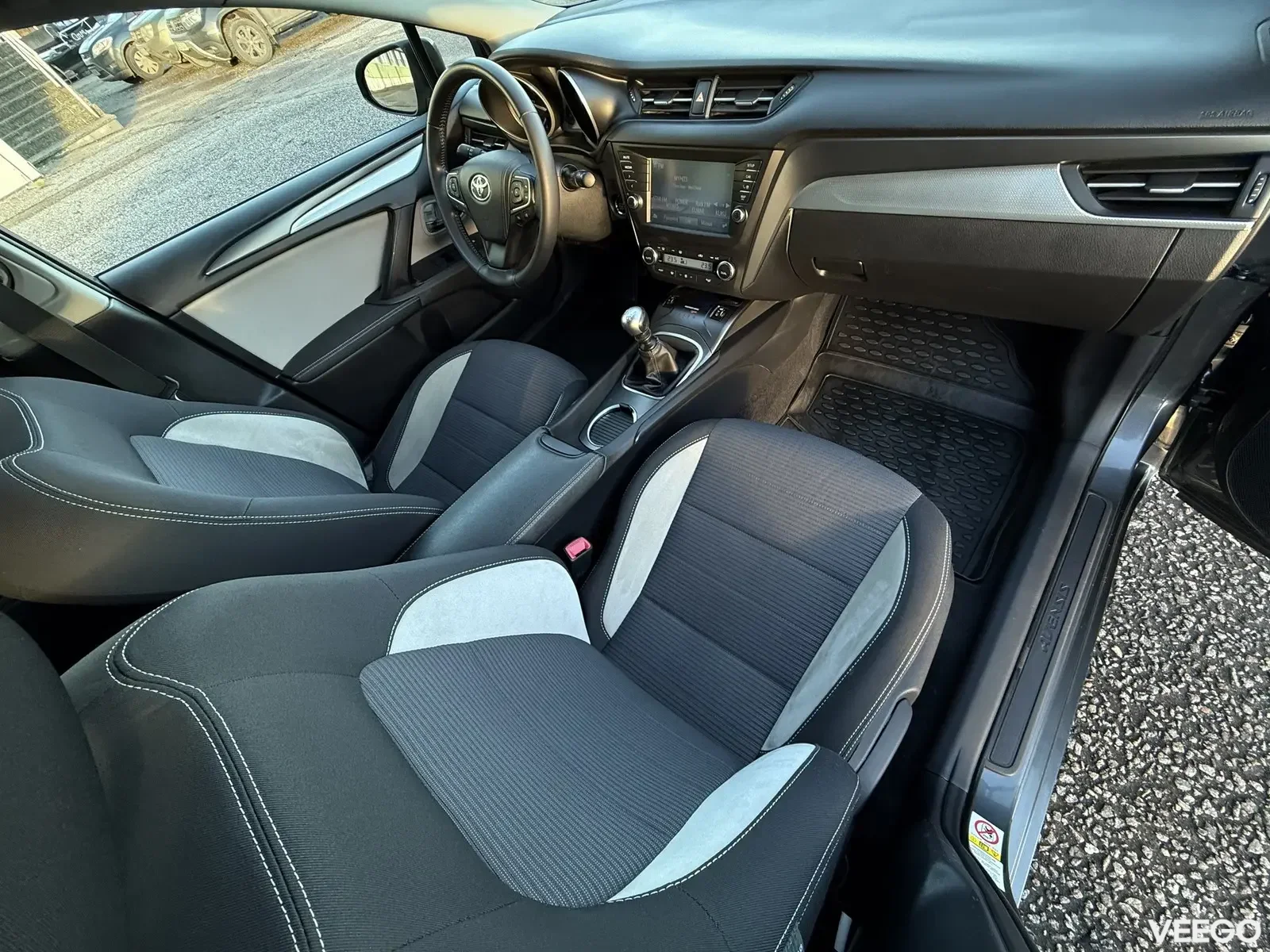 Toyota Avensis Touring Sports Facelift 2 105kW