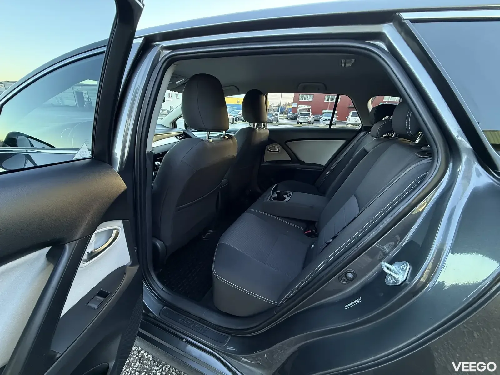 Toyota Avensis Touring Sports Facelift 2 105kW