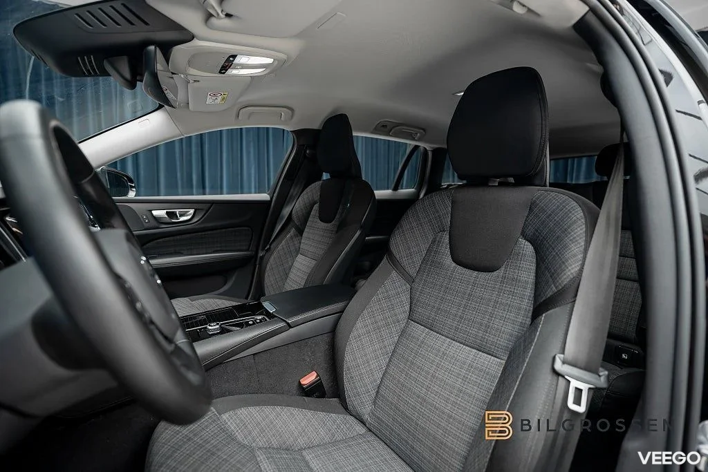 Volvo V60 Recharge T6 AWD 350hk Core Edition P-värmare 257kW