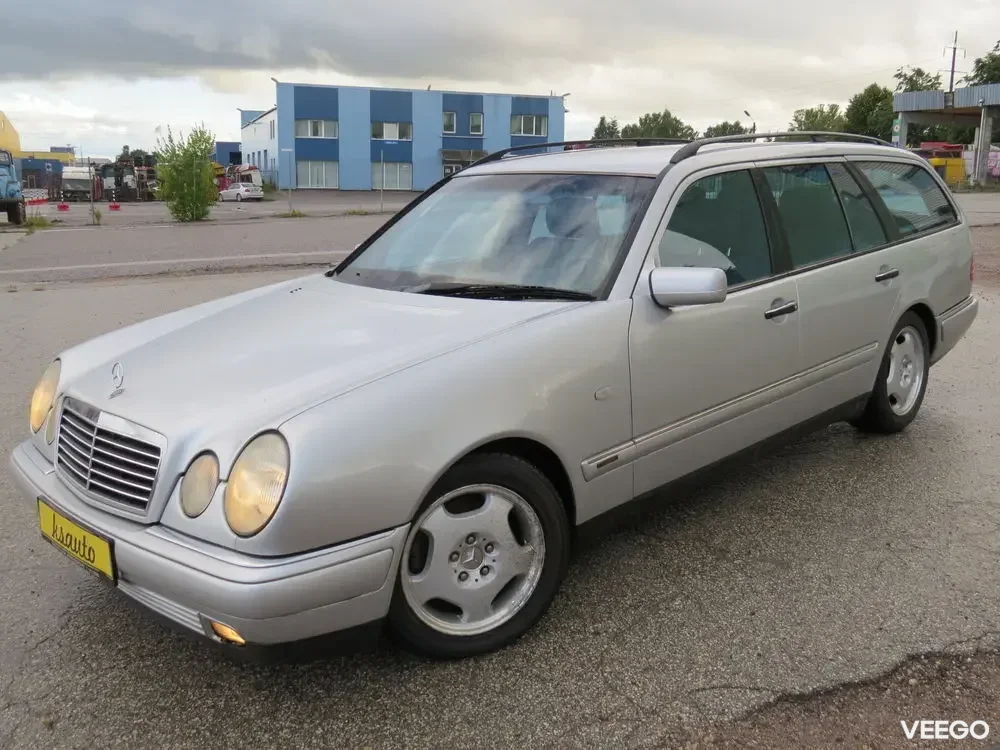 Mercedes-Benz E200 Avantgarde Kompressor
