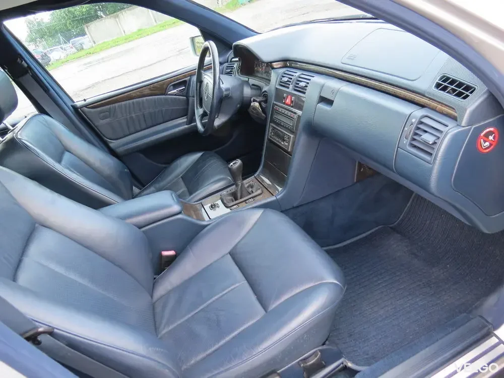 Mercedes-Benz E200 Avantgarde Kompressor