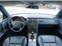 Mercedes-Benz E200 Avantgarde Kompressor thumbnail