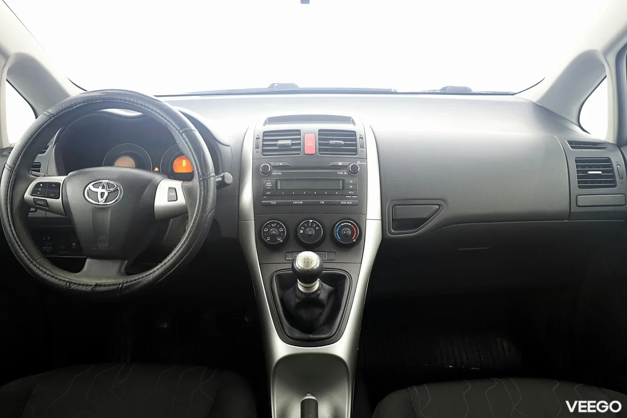 Toyota Auris 1.6 97kW