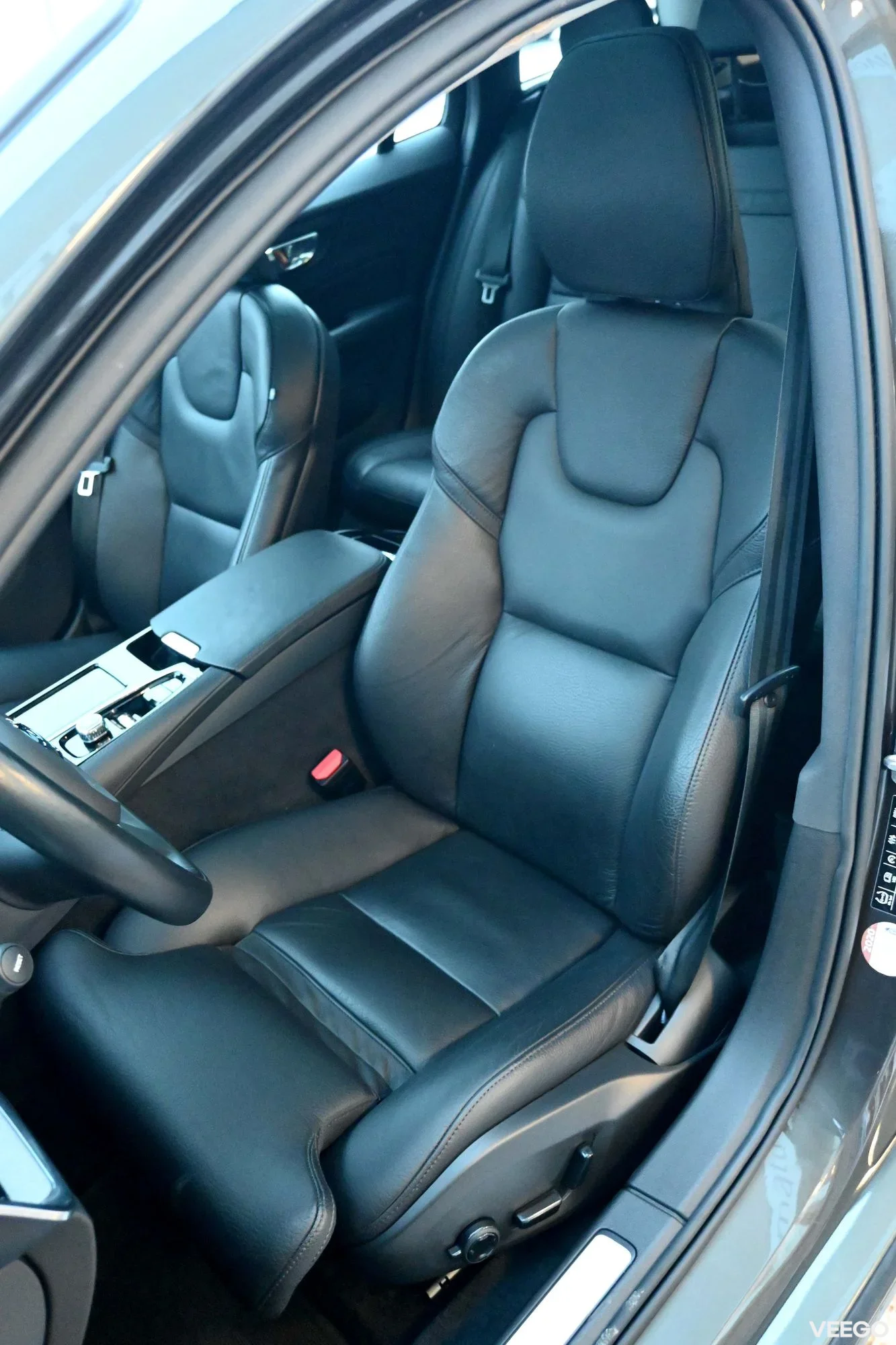 Volvo V60 T6 AWD H&K 4C INSCRIPTION XENIUM PRO INTELLI 2 258kW