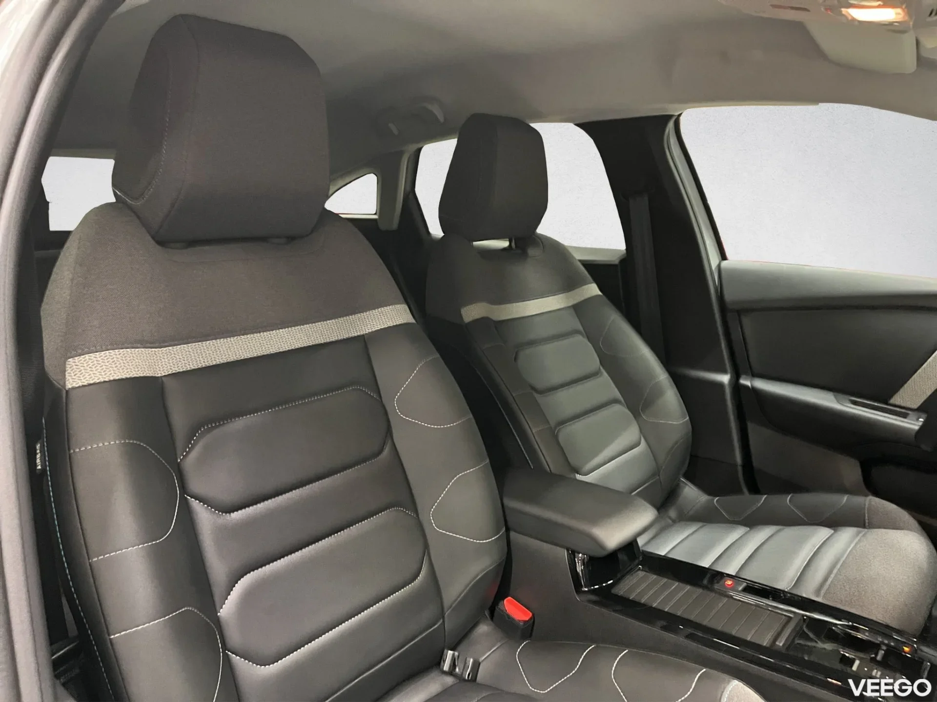 Citroen C4 Shine PureTech 130 AT 96kW