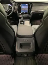 Volvo V90 Cross Country AWD Momentum 2 145kW thumbnail