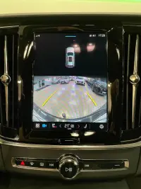 Volvo V90 Cross Country AWD Momentum 2 145kW thumbnail