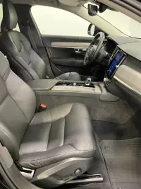 Volvo V90 Cross Country AWD Momentum 2 145kW thumbnail