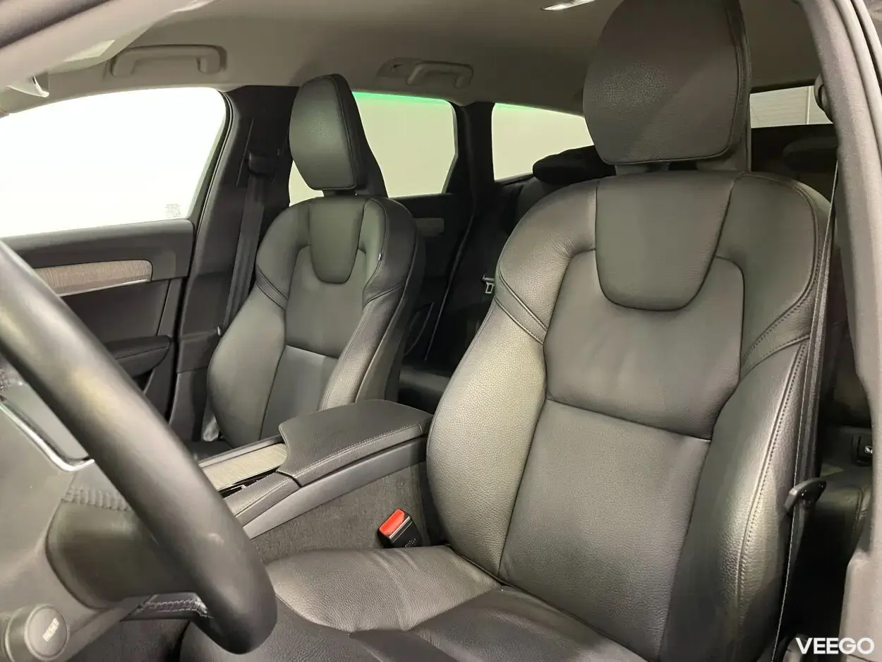 Volvo V90 Cross Country AWD Momentum 2 145kW