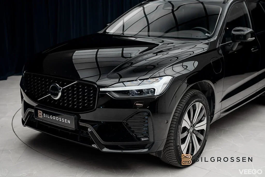 Volvo XC60 Recharge T6 AWD Plus Dark Panorama Drag 257kW