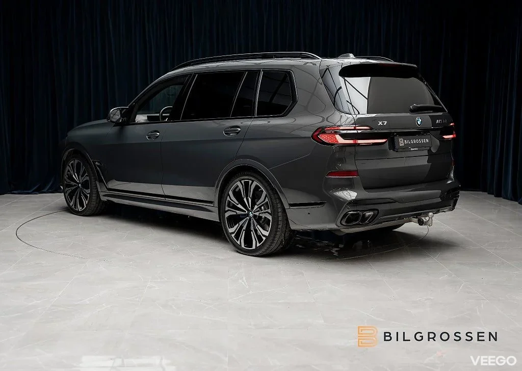 BMW X7 M60i xDrive M Sport Pro Executive SkyLounge B&W 390kW