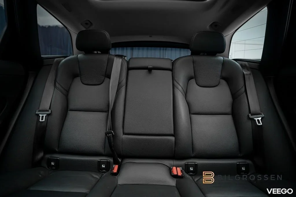 Volvo XC60 Recharge T6 AWD Plus Dark Panorama Drag 257kW