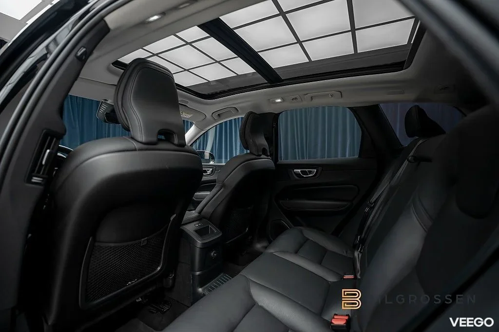 Volvo XC60 Recharge T6 AWD Plus Dark Panorama Drag 257kW