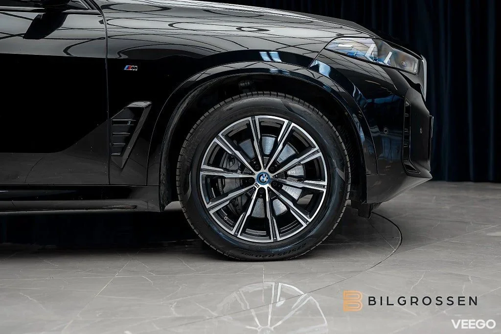 BMW X5 xDrive50e M Sport B&W Panorama HUD Luftfjädring 360kW