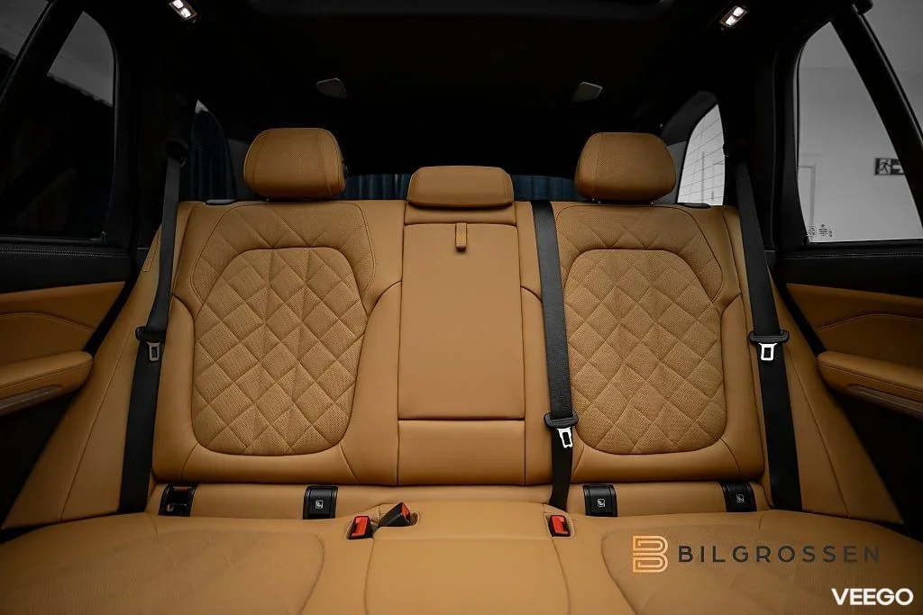 BMW X5 xDrive50e M Sport B&W Panorama HUD Luftfjädring 360kW