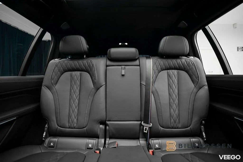 BMW X7 M60i xDrive M Sport Pro Executive SkyLounge B&W 390kW