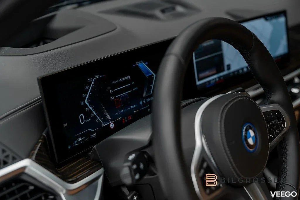 BMW X5 xDrive50e M Sport B&W Panorama HUD Luftfjädring 360kW