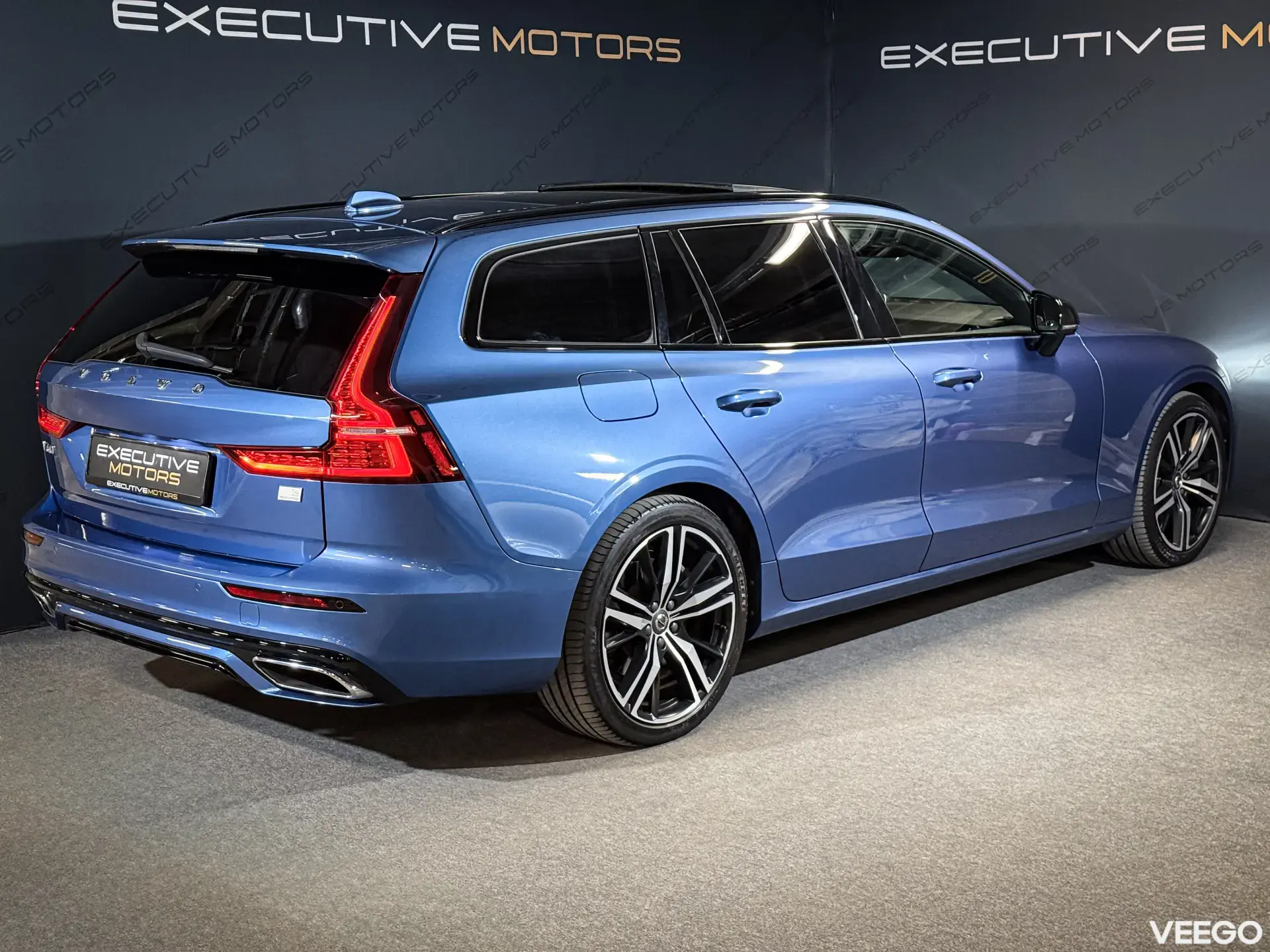 Volvo V60 T6 AWD R-Design PLUG-IN H 2.0 186kW