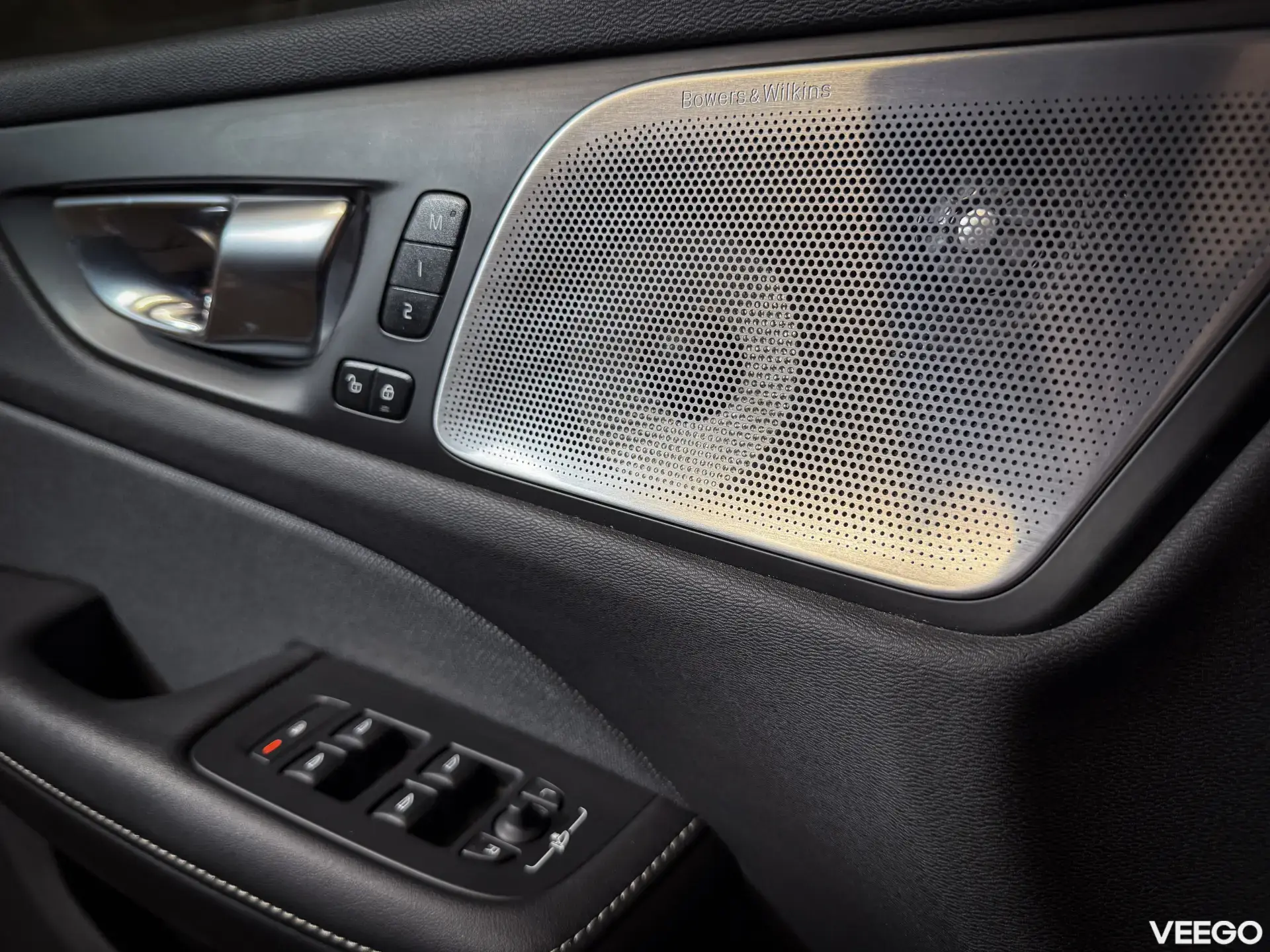 Volvo V60 T6 AWD R-Design PLUG-IN H 2.0 186kW