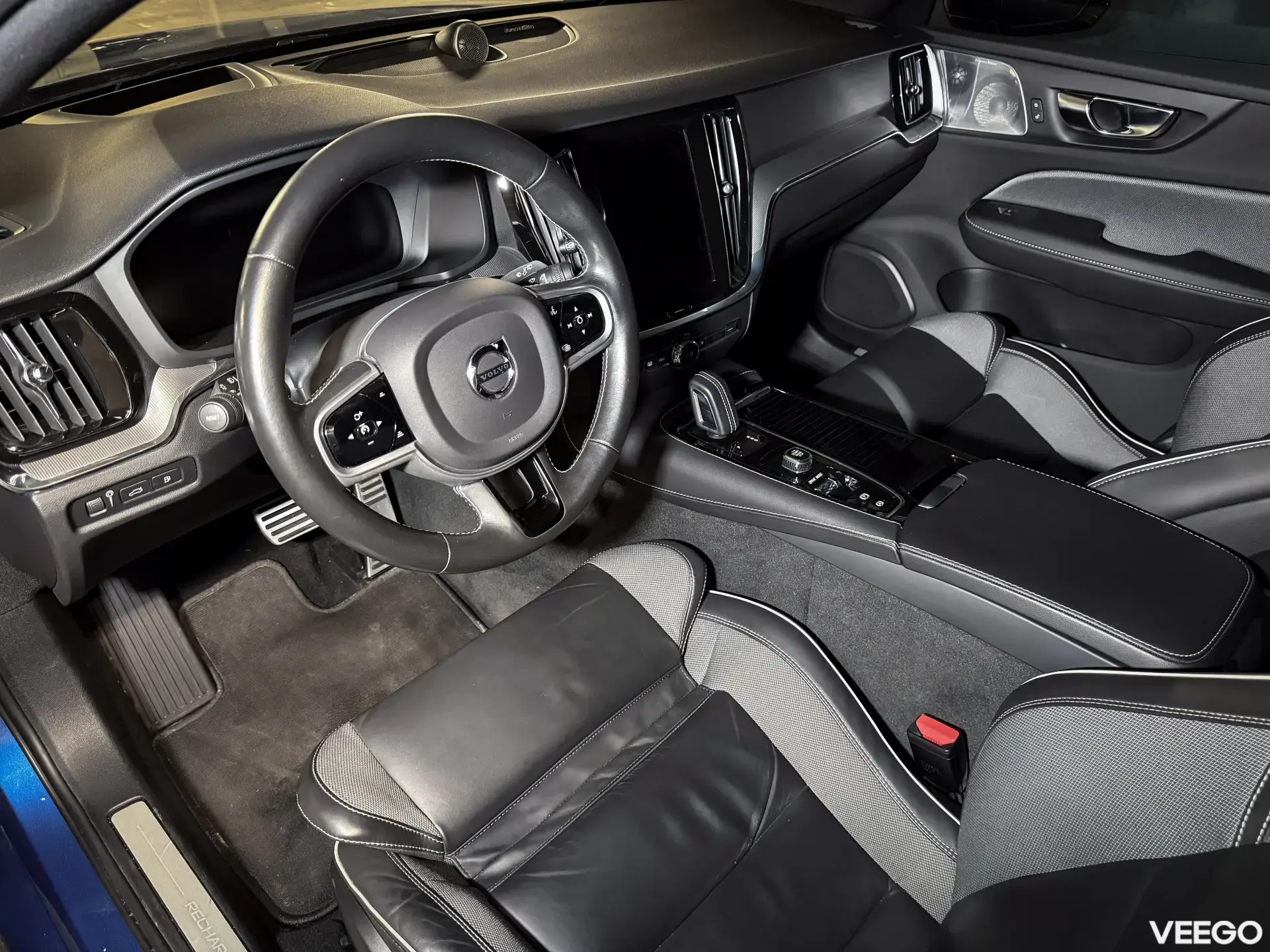 Volvo V60 T6 AWD R-Design PLUG-IN H 2.0 186kW