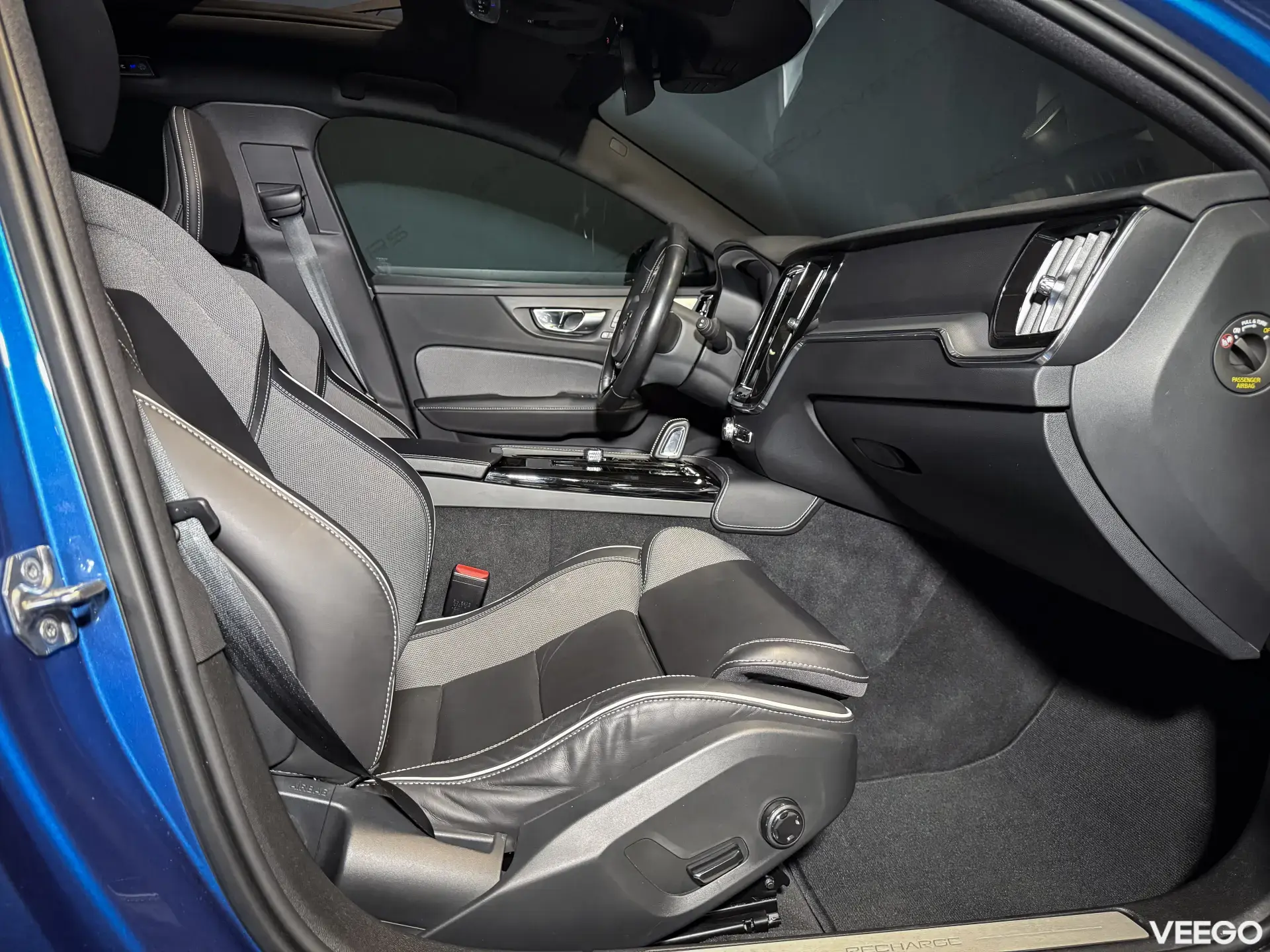 Volvo V60 T6 AWD R-Design PLUG-IN H 2.0 186kW