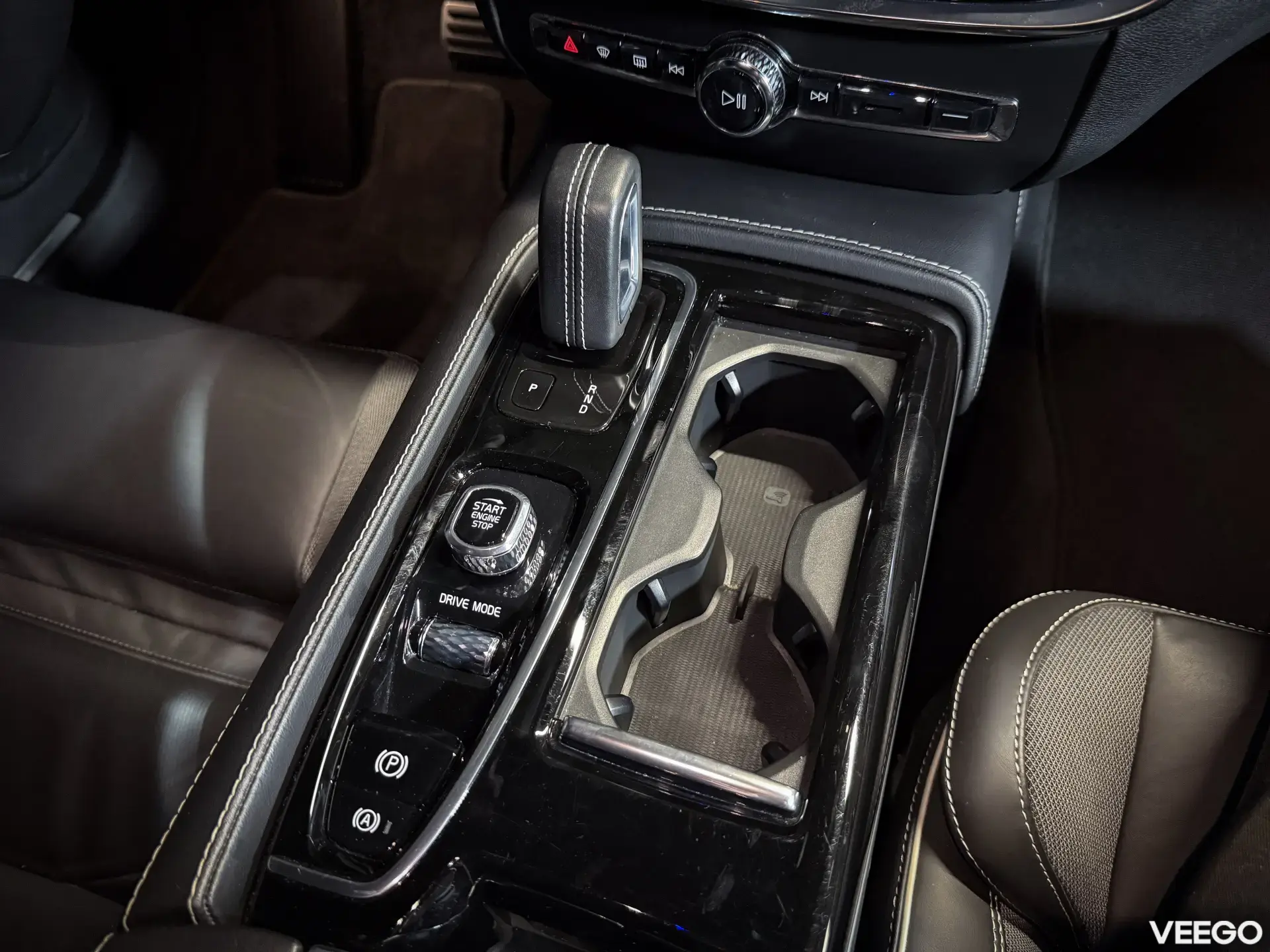 Volvo V60 T6 AWD R-Design PLUG-IN H 2.0 186kW